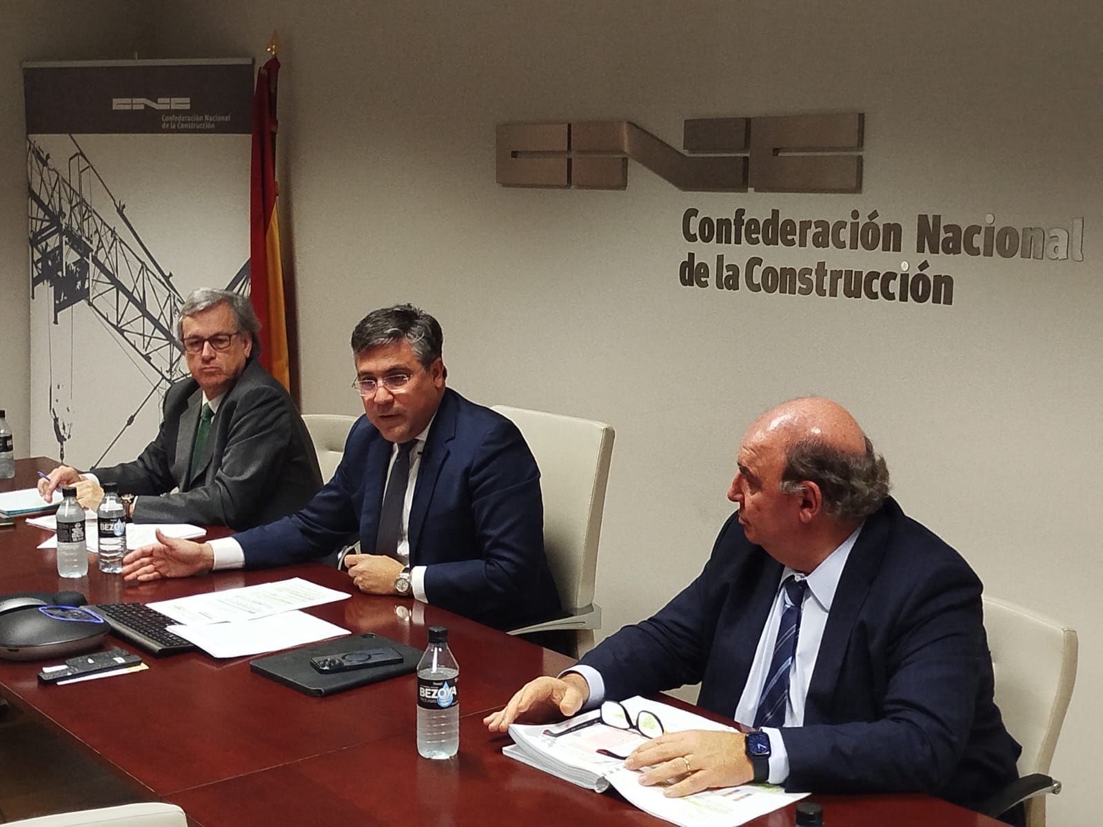 La patronal de la construcción CNC pide amparo a Teresa Ribera ante el peso de Tragsa e Ineco en la obra pública