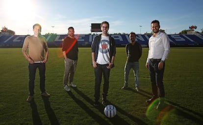 De izquierda a derecha: Sergio Cid, Alberto Pascual, Jos&eacute; Bermejo, V&iacute;ctor Mar&iacute;n y Daniel Abanda posan en el estadio de Butarque.