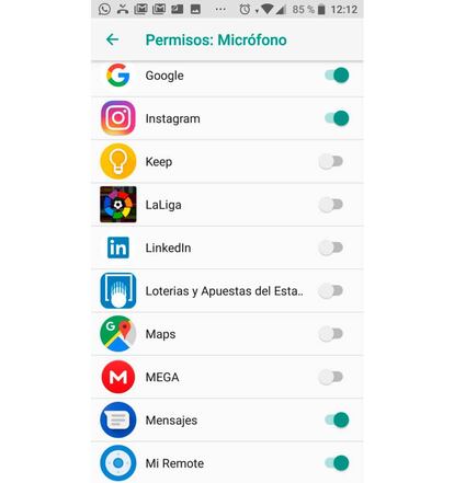 En este menú de los ajustes del móvil podemos desactivar el micrófono para la app de la Liga