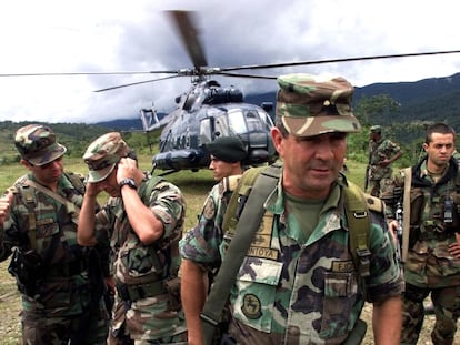 El excomandante de las fuerzas armadas de Colombia, Mario Montoya, en Larandia, en 2001.