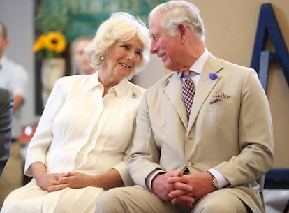 Carlos de Inglaterra y Camilla Parker Bowles, en Gales, en 2018.