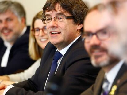 Reunión de Puigdemont con su grupo parlamentario en Berlín.