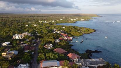 Vista aérea de la isla de Santa Cruz, en las Galápagos