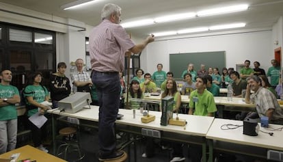 Encierro en el IES Juan de la Cierva de Madrid contra los recortes en la educaci&oacute;n. / Luis Sevillano