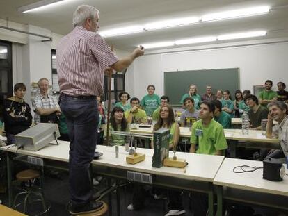 Encierro en el IES Juan de la Cierva de Madrid contra los recortes en la educaci&oacute;n. / Luis Sevillano