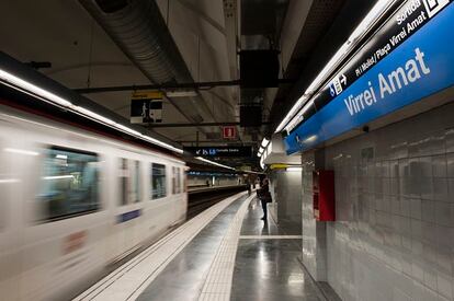 La estación de Virrei Amat de la L5 del Metro de Barcelona, vacía, este miércoles.
@TMB_BARCELONA
01/04/2020