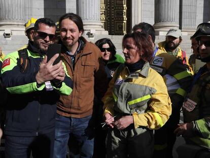 El l&iacute;der de Podemos, Pablo Iglesias, en la puerta del Congreso de los Diputados este mi&eacute;rcoles.