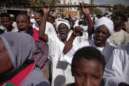 Manifestación de protesta en Jartum contra el golpe militar este viernes