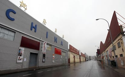 Las calles del polígono industrial Cobo Calleja permanecieron totalmente vacías por el cierre patronal convocado contra la mala imagen de los chinos.