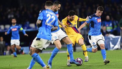 Messi, en acció, durant el Nàpols-Barça dels vuitens de final de la Champions.