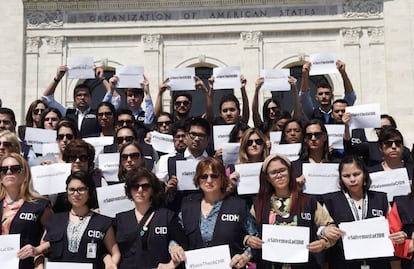 Protesta de los trabajadores de la CIDH ante la sede de la OEA