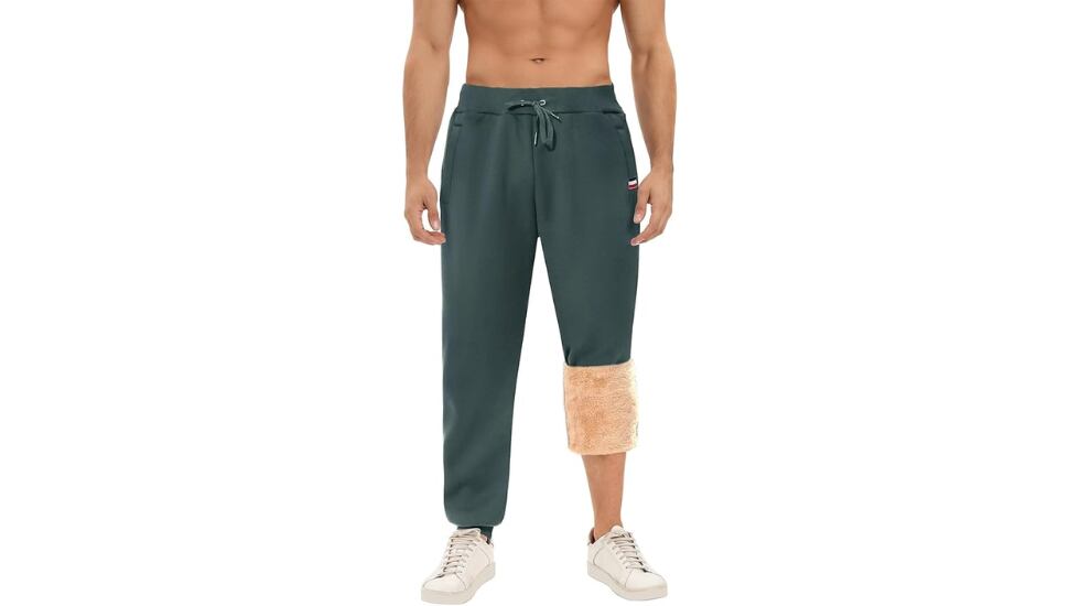 Este pantalón de chándal es ideal para el invierno por su forro polar.