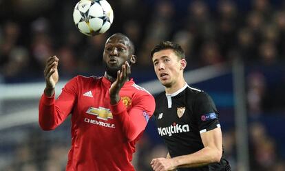 Lenglet, detrás de Lukaku.