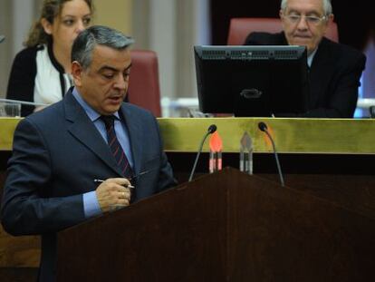 Javier de Andrés en la tribuna de las Juntas Generales de Álava