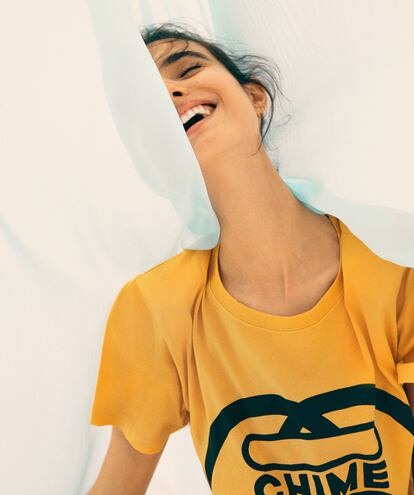 La modelo lleva camiseta de Gucci (c. p. v.).