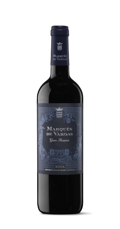 Marqués de Vargas presenta Gran Reserva 2015, una nueva referencia vinícola: un vino de larga guarda, elaborado con tempranillo (80%), garnacha (10%) y mazuelo (10%), con una crianza de al menos cinco años –con 24 meses en barrica y el resto en botella–, procedente de las parcelas más antiguas de la Hacienda Pradolagar. Con una producción de 26.956 botellas. Con aroma concentrado de fruta negra, con matices especiados. De cuerpo robusto, con taninos muy pulidos y final largo. Elegante, potente y con gran capacidad de envejecimiento. Precio: 39,30 euros.