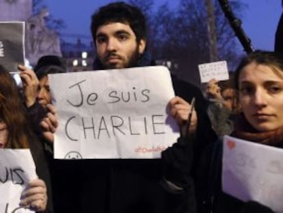 Manifestantes en la Place de la Republique en Paris este miércoles.