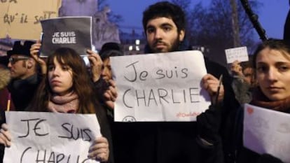 Manifestantes en la Place de la Republique en Paris este miércoles.