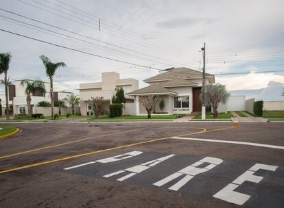 Casas unifamiliares en una urbanización de lujo en Sinop, donde la élite rural hace ostentación de su riqueza.