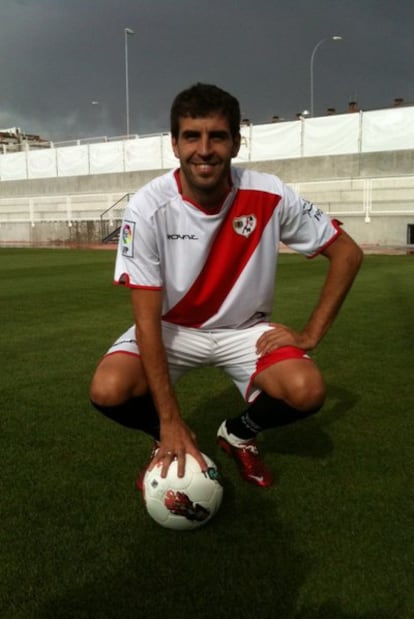 Roberto Trashorras, con la camiseta del Rayo.