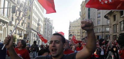 Algunos manifestantes bloquearon la Gran Vía, de Madrid.