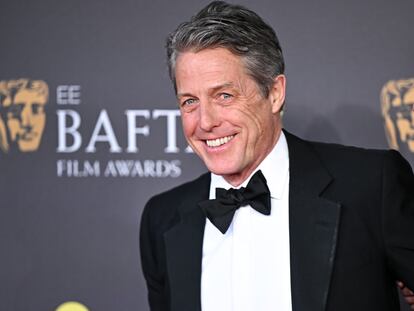 Hugh Grant en los BAFTA 2024.