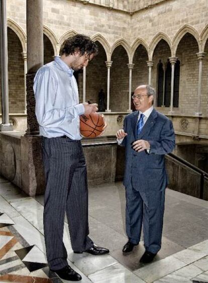 Encuentro entre Pau Gasol y José Montilla, presidente de la Generalitat