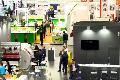 Expositores en la feria de máquina herramienta celebrada en el BEC de Barakaldo.