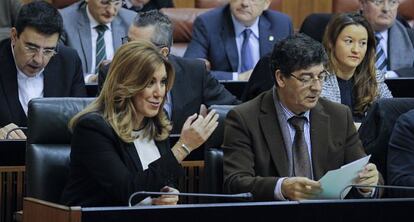 Susana D&iacute;az y Diego Valderas, en el Parlamento andaluz.