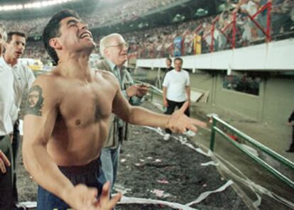 El 25 de octubre de 1997, Maradona se retiró definitivamente de la práctica del fútbol en un encuentro de Liga entre Boca Junior y River Plate, que ganó Boca