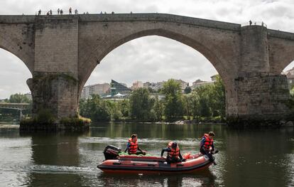 Equipos de rescate hallan el cuerpo sin vida del joven en el río Miño a su paso por la ciudad de Ourense.