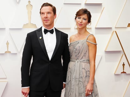 El actor Benedict Cumberbatch y la directora teatral Sophie Hunter, en la gala de los Oscar celebrada en marzo de 2022 en Hollywood (California).