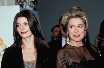 Catherine Deneuve con su hija Chiara Mastroiani en la década de los años noventa.