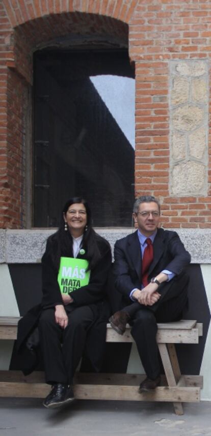Alicia Moreno en Matadero junto a Alberto Ruiz Gallardón.