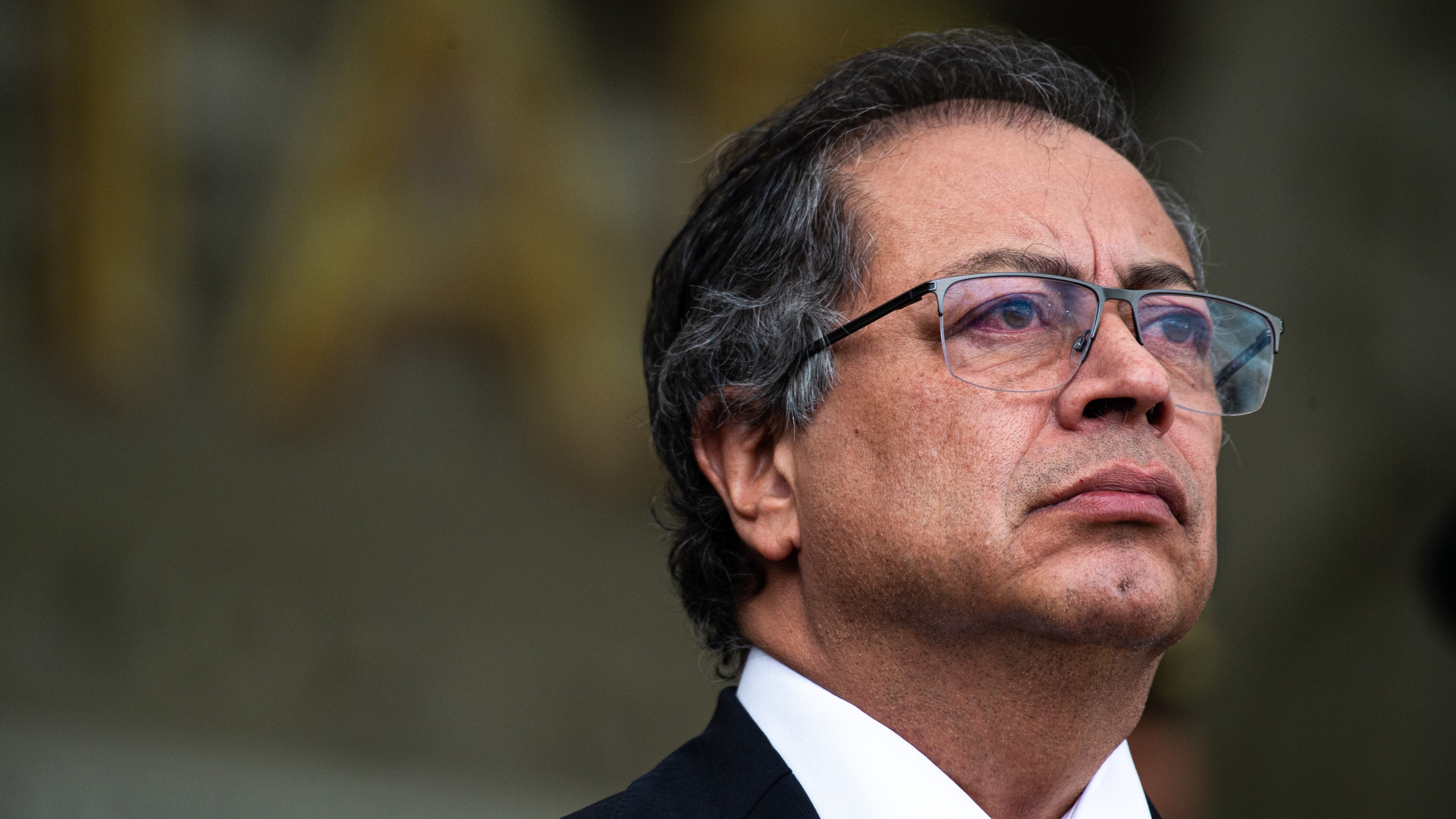 Petro se desnuda respondiendo a Trump