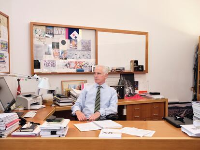 El director del museo bilbano, sentado en su despacho. Vidarte lleva al frente de la institucin desde su apertura en 1997. 