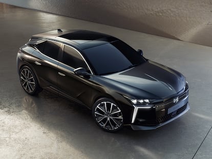 DS Nº4: cómo un coche eléctrico se ha convertido en el inesperado accesorio de alta costura