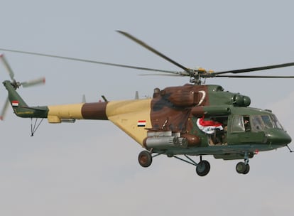 También los helicópteros iraquíes con la bandera del país ondeando han volado por el cielo de Basora a la vista de todos los ciudadanos.