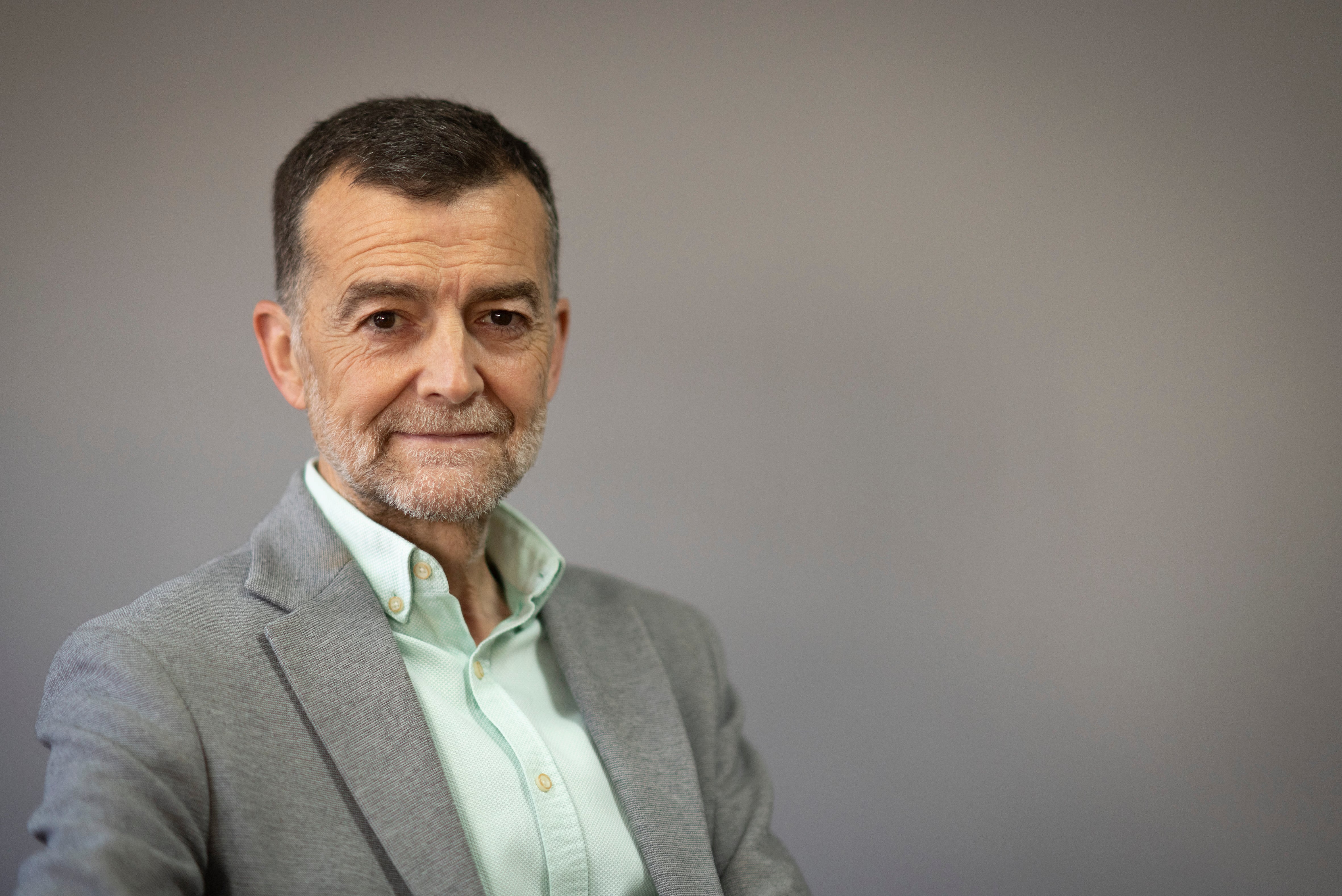 El coordinador federal de Izquierda Unida (IU), Antonio Maíllo, este sábado, en Sevilla, durante la entrevista.