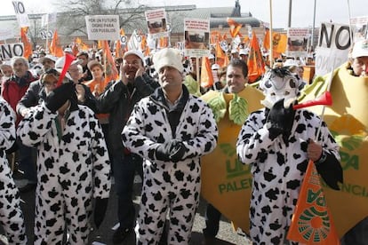 Manifestación de UPA, ante el Ministerio.