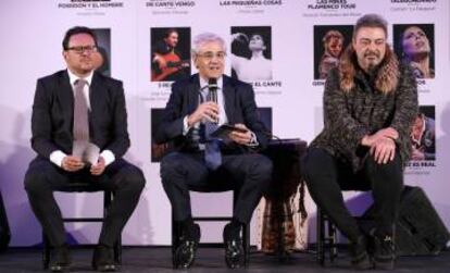 Desde la izquierda, Aurelio Solana, Ignacio García-Belenguer y Antonio Canales, en el Teatro Real.