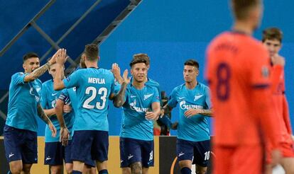 Los jugadores del Zenit celebran el segundo gol.