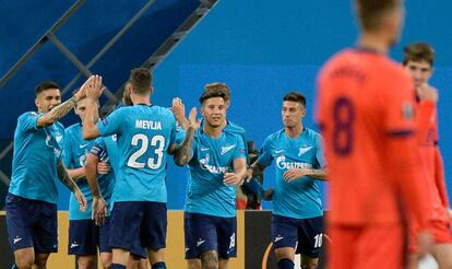 Los jugadores del Zenit celebran el segundo gol. 