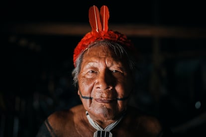 “Voy a proteger este lugar contra la destrucción del hombre blanco que quiere explotarlo. Aquí no tengo enemigos; sin embargo, estoy contra toda acción que destruya nuestro ambiente”, dijo Patoit Metuktire, el líder de la aldea Kapot, el pasado julio.