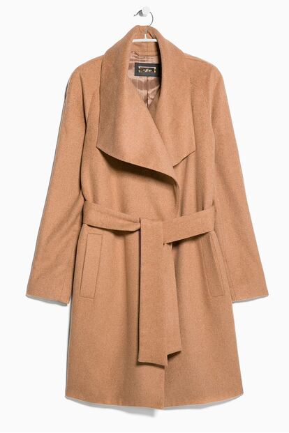 Mango cuenta en su colección con este modelo muy similar al de Max Mara (99,99 euros).