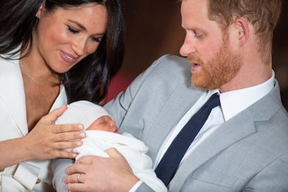 Os duques de Sussex, Meghan Markle e o príncipe Harry, apresentam seu filho, Archie Harrison, ao mundo nesta quarta-feira.