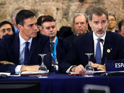Pedro Sánchez junto a al rey Felipe VI, durante su intervención en la Cumbre Iberoamericana celebrada en Andorra en 2021.