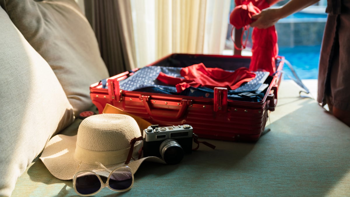 15 imprescindibles para viajar solo con equipaje de mano este verano