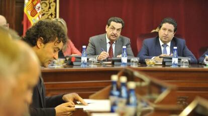 Francisco Mart&iacute;nez y Javier Moliner durante la intervenci&oacute;n de Francesc Colomer.
 