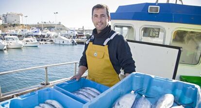 José Miguel Martínez shows off his catch in the port at Benidorm.